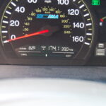 Car dashboard showing a 39.0 mpg fuel economy reading